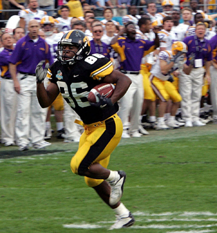 LSU sideline reacts to winning score.